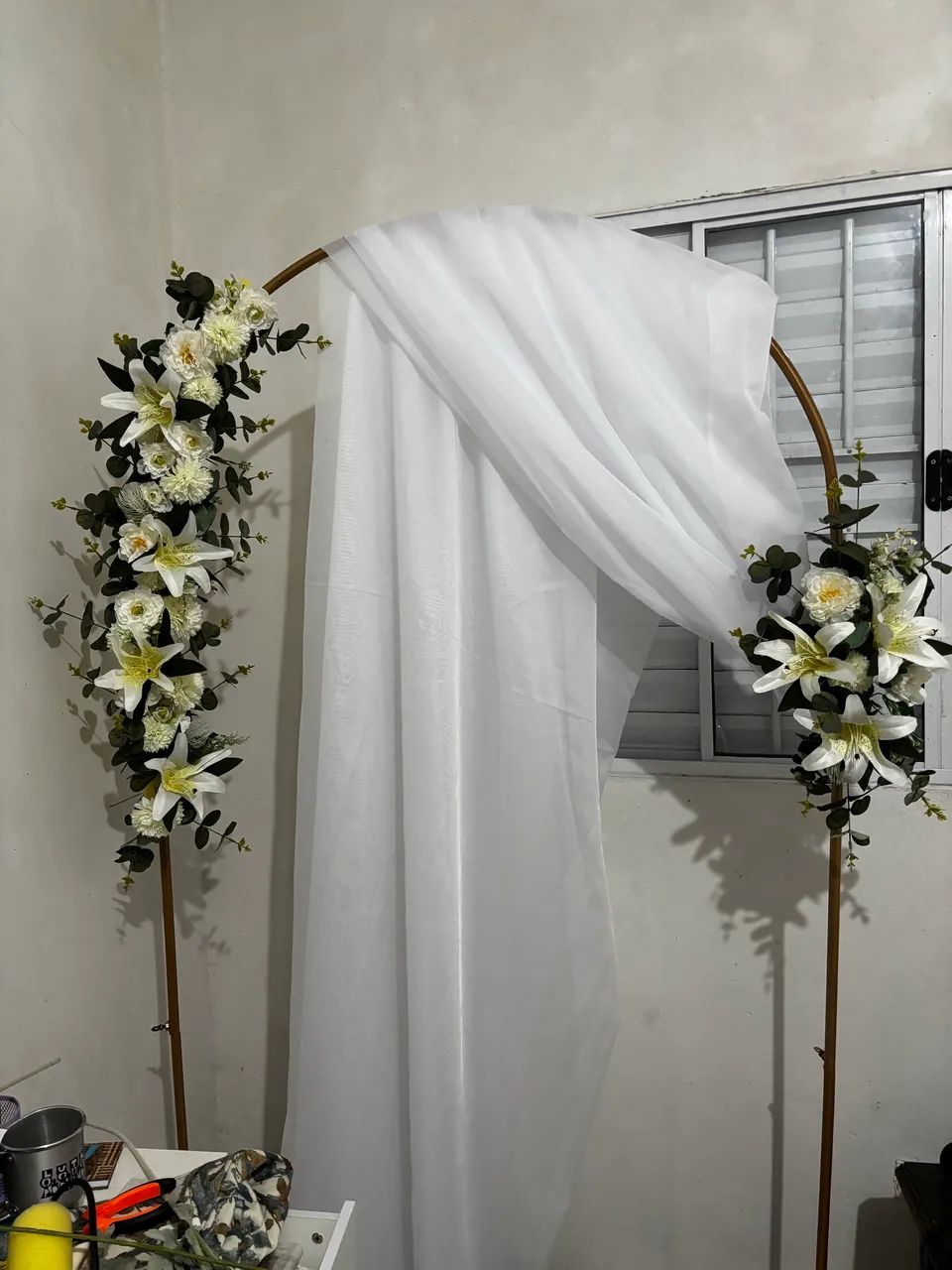 Arco de festa 2M com flores e tecido  - Foto 3