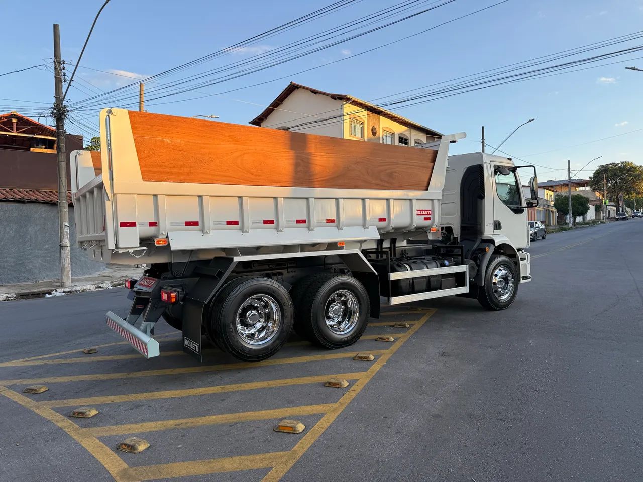 Volvo Vm 270 com Bascula zero Rosset  - Foto 3