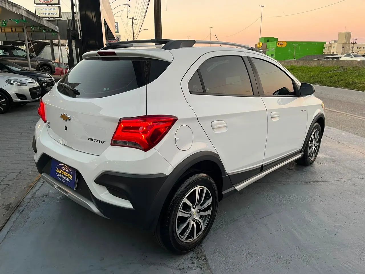 Chevrolet Onix Activ 1.4 8V Flex Aut. 4P 2017 - Foto 4