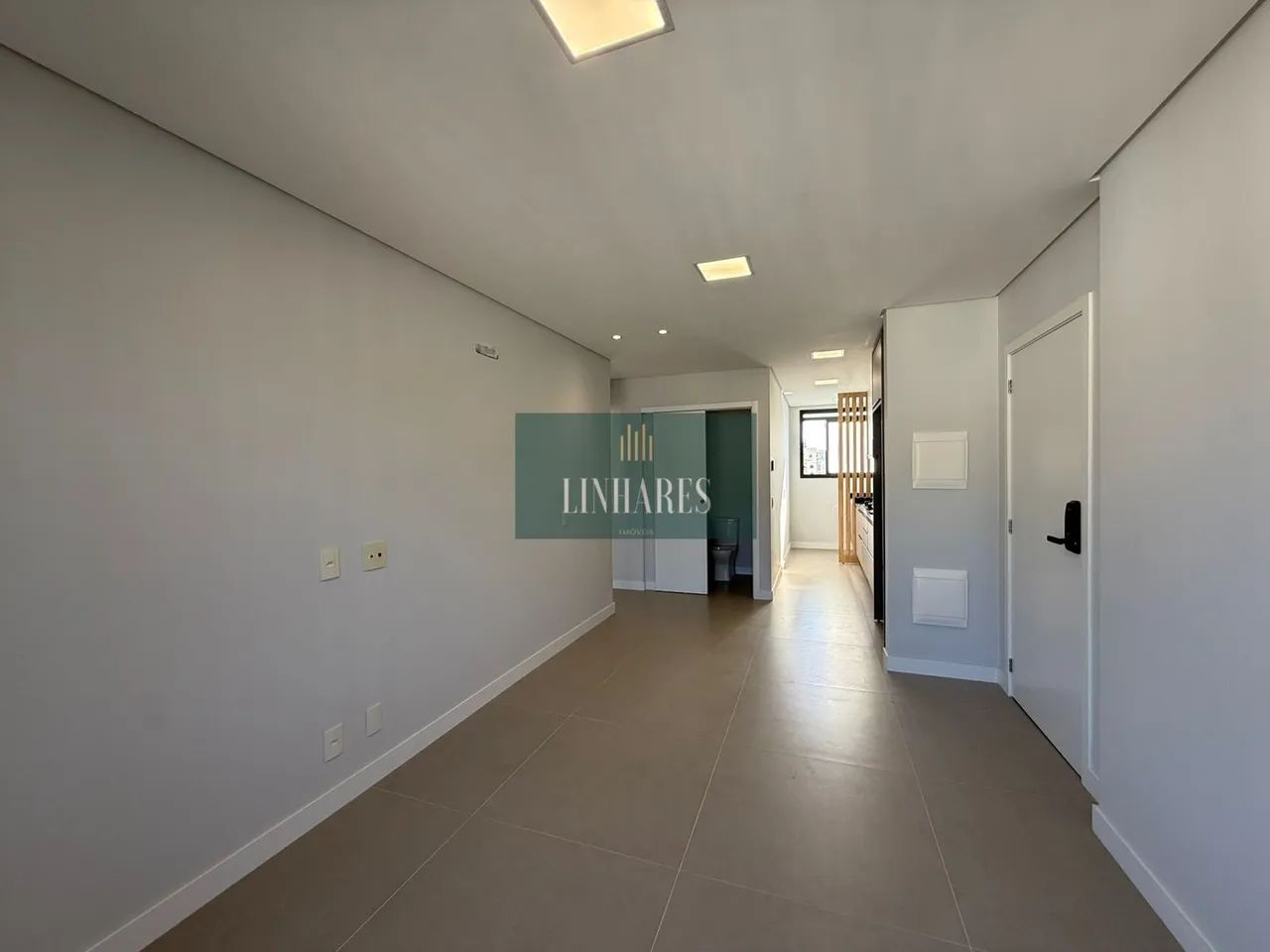 APARTAMENTO DUAS SUÍTES - 2 VAGAS COBERTAS - CENTRO - FLORIANÓPOLIS