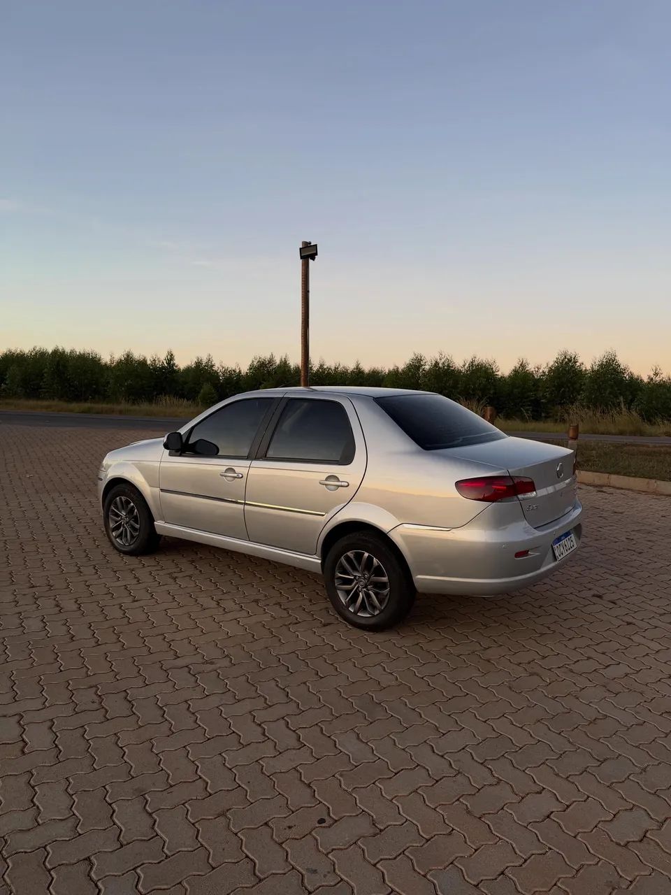Fiat Siena SIENA ESSENCE 1.6 FLEX 16V 4P 2012