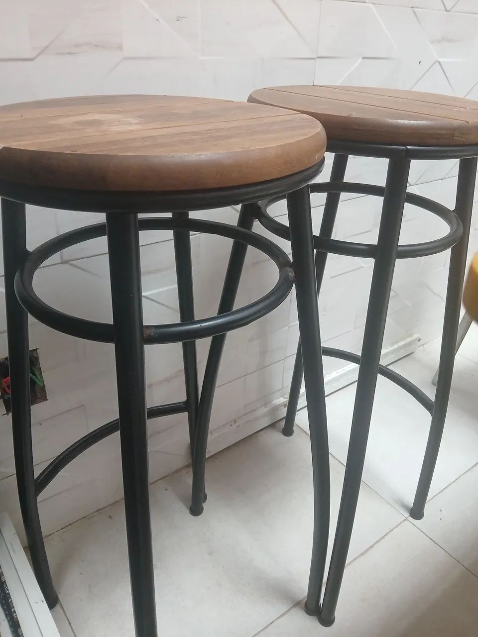 Banquetas em madeira e ferro tipo Bistro  - Foto 2