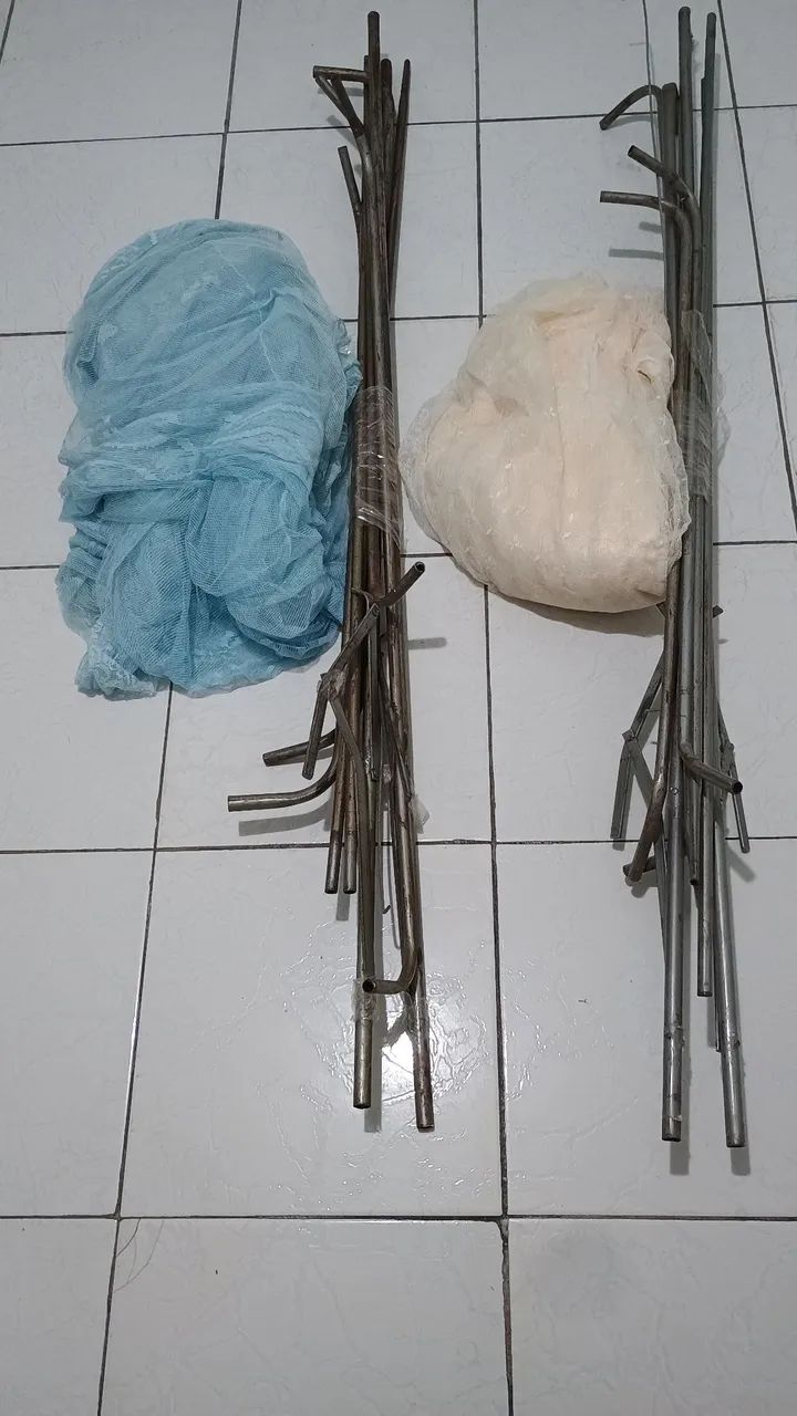 Vende 02 Mosquiteiro de Casal com Armação  - Foto 4