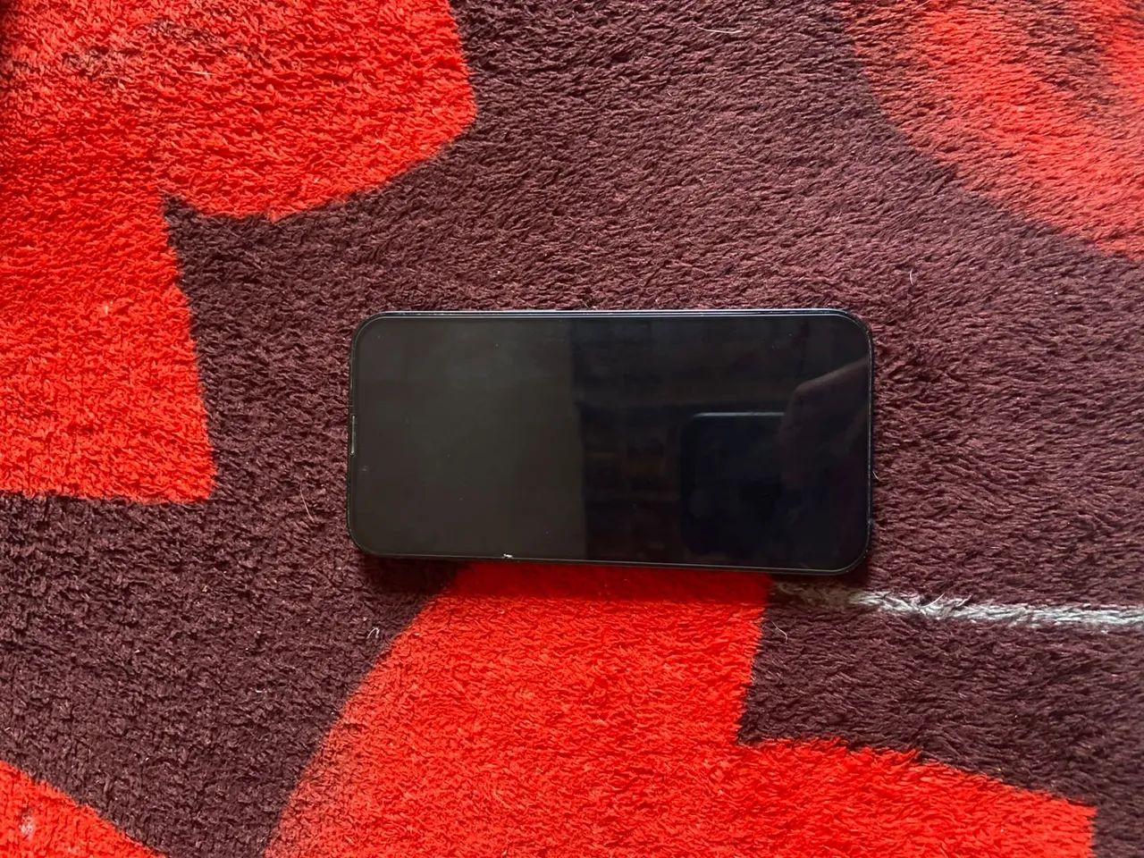 iPhone 14 em bom estado de conservação