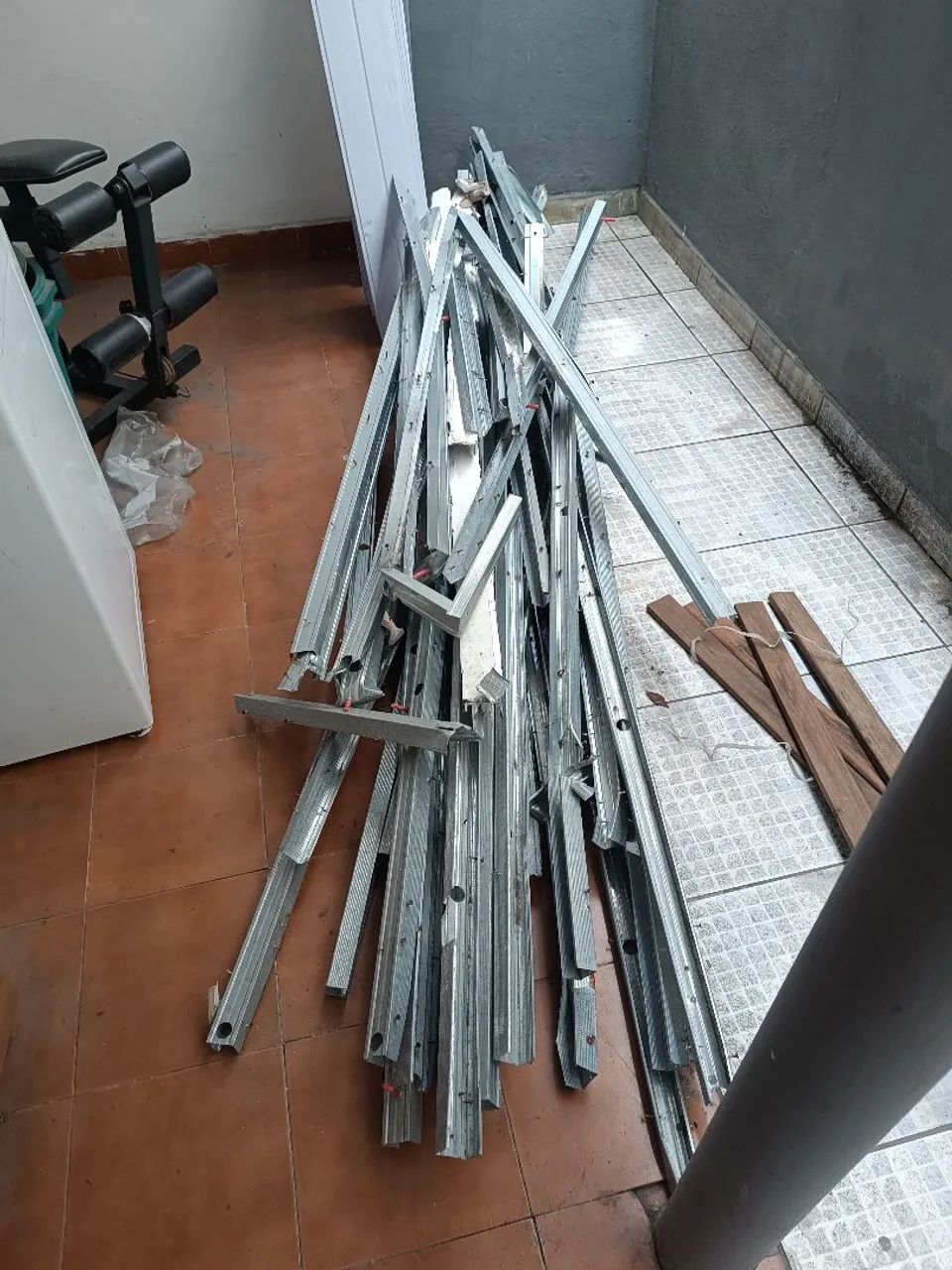 Perfis montante 50mm retirados de obra