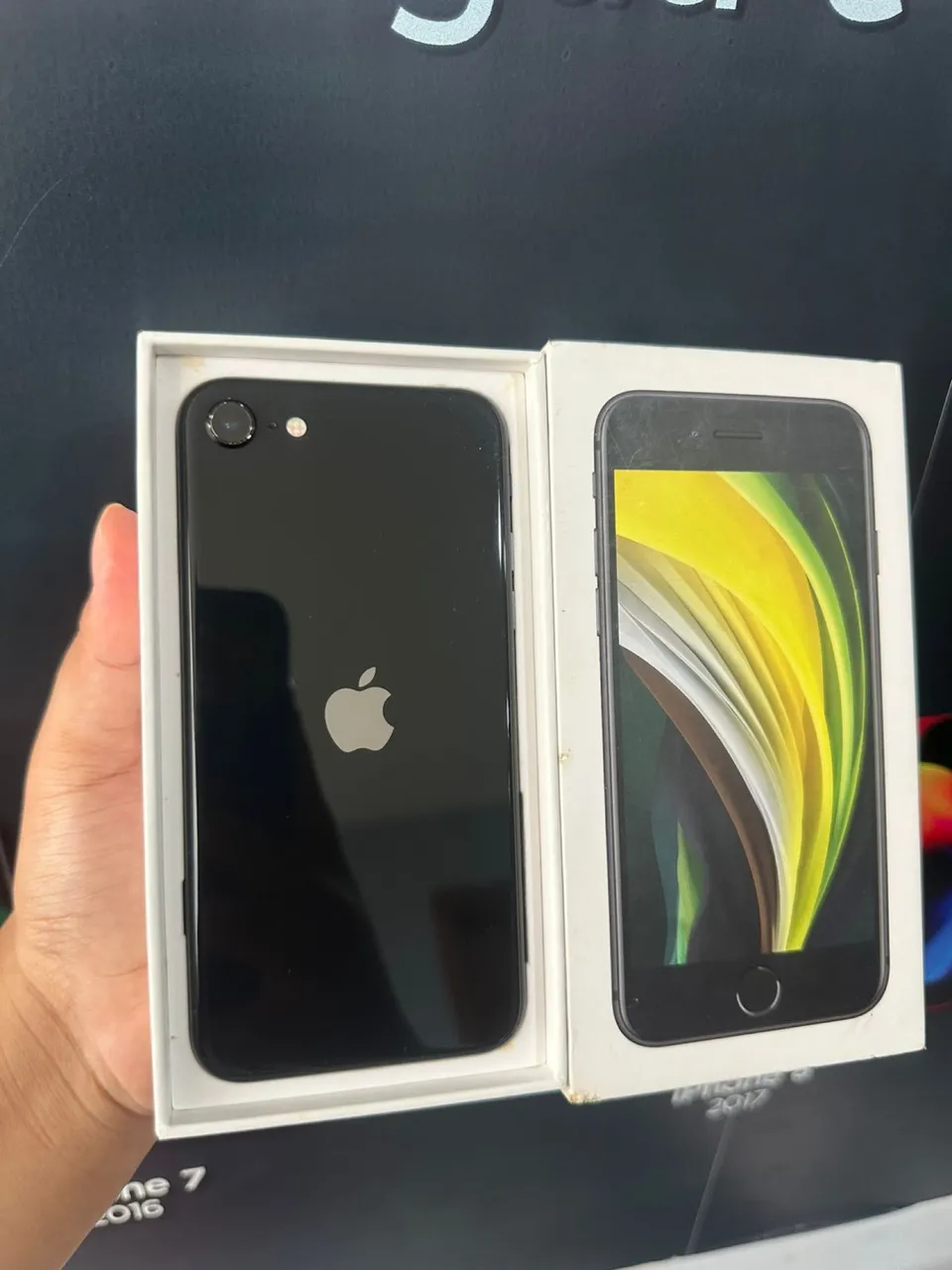 iPhone SE2 ① Celular Apple iPhone SE 2 256GB 3 GB com o Melhor Preço é no Zoom