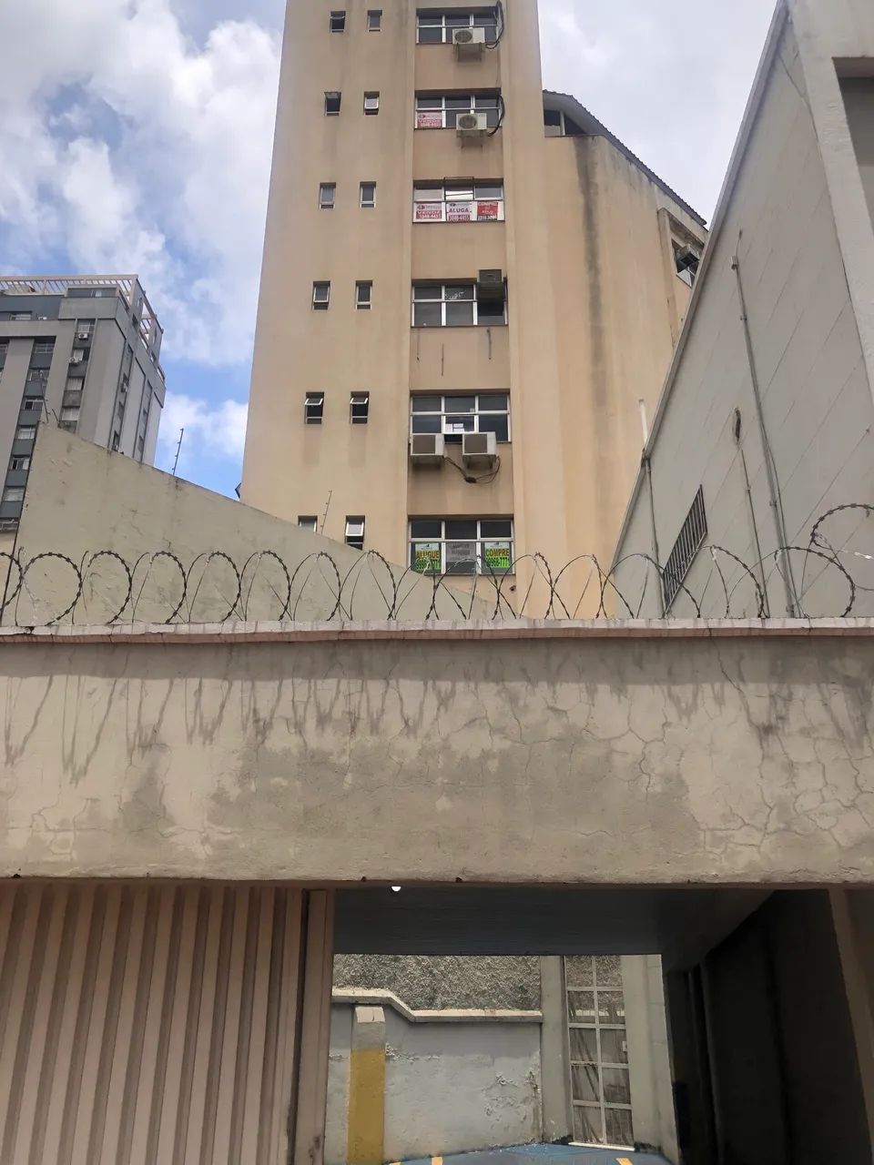 Vendo ou alugo sala no Funcionários 
