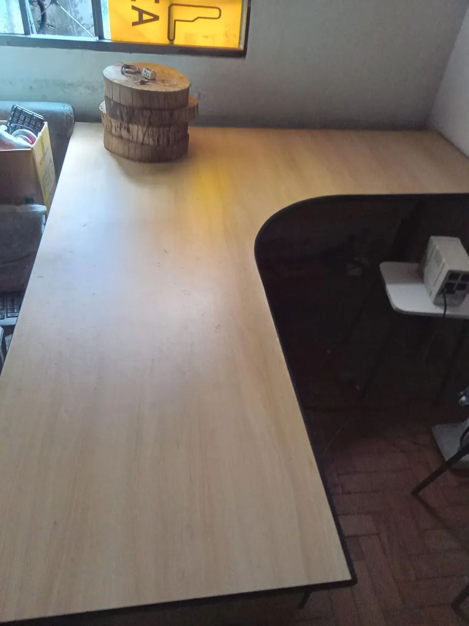 MESA PARA ESCRITÓRIO EM L COM 3 GAVETAS - Foto 2