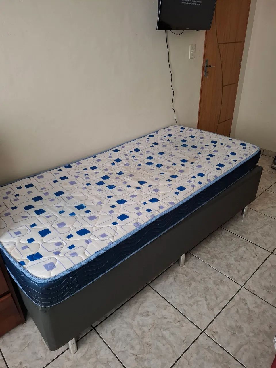 Cama box solteiro ótimo estado colchão incluso