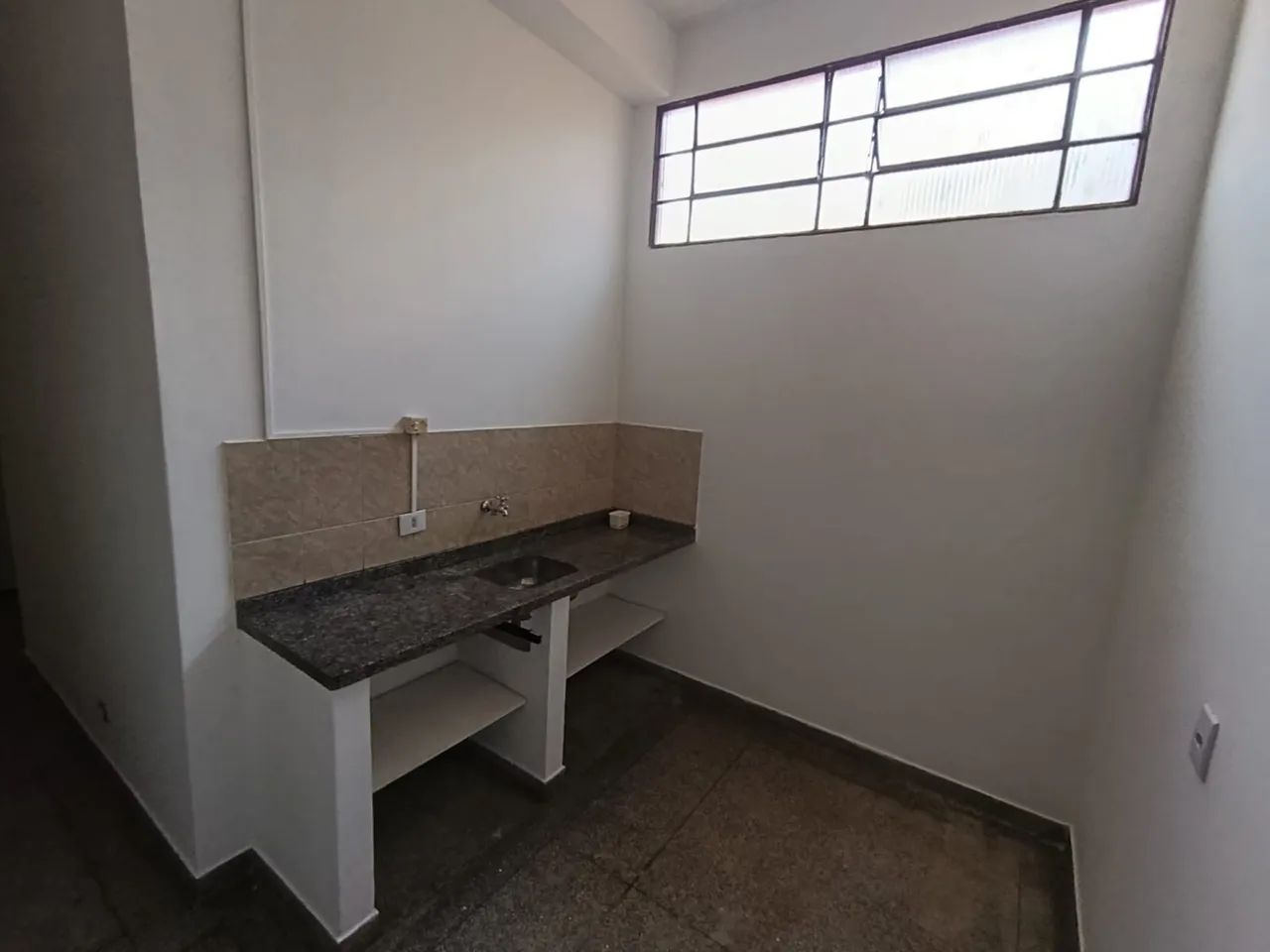 Sala comercial uma quadra da Av Bandeirantes - Foto 2