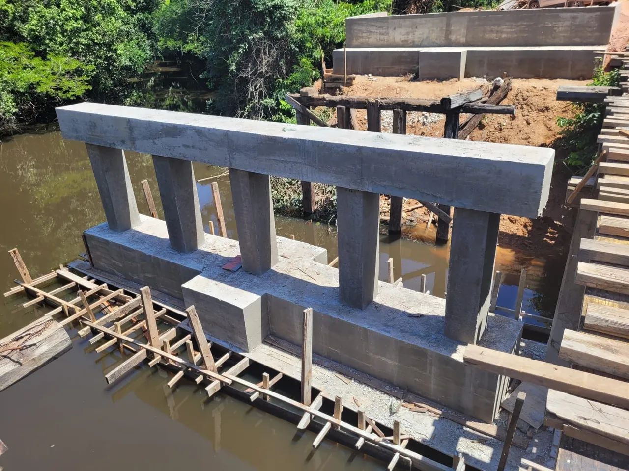 Bate estaca e construções de pontes  - Foto 3