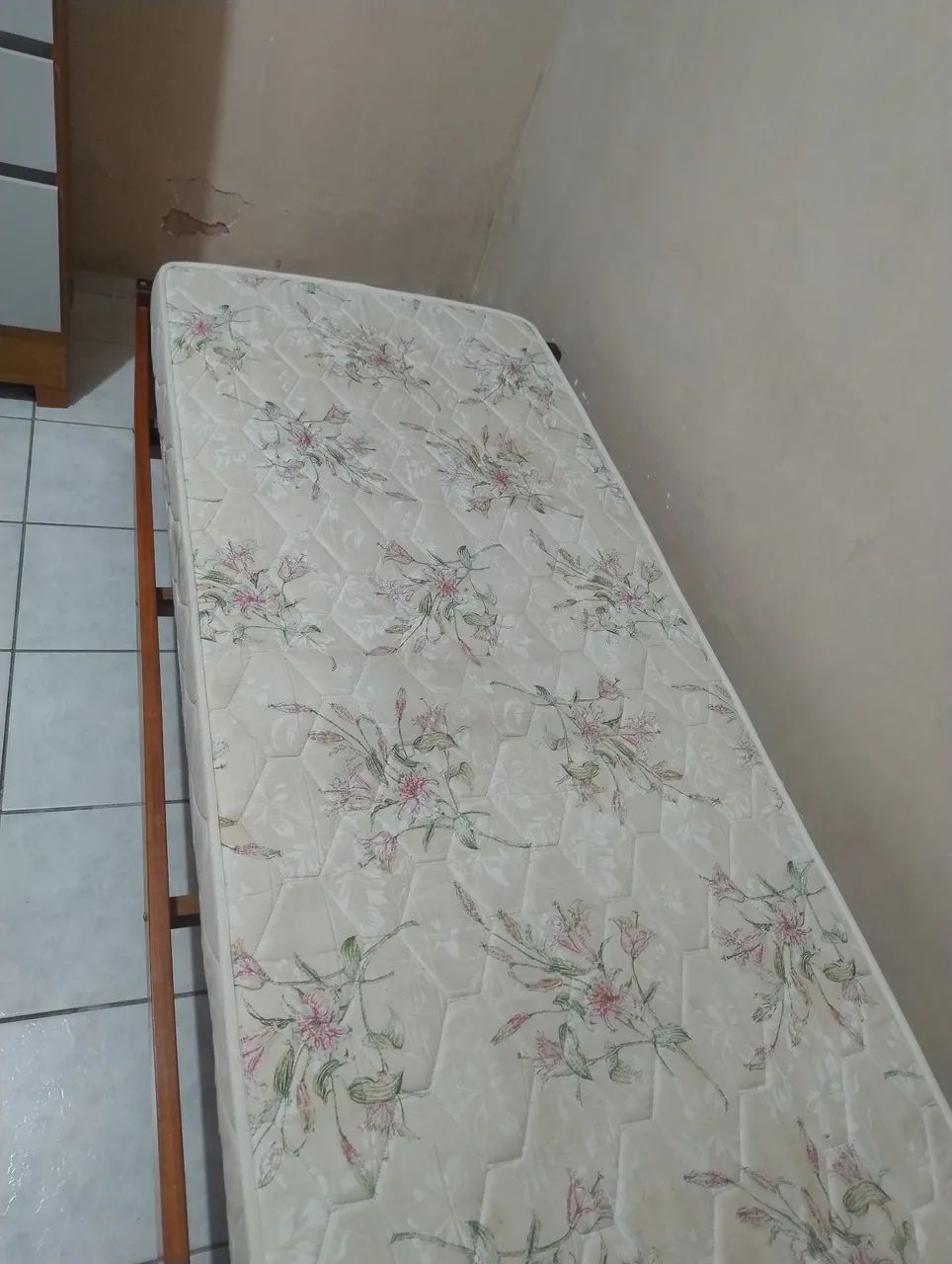 Cama de solteiro com colchão 