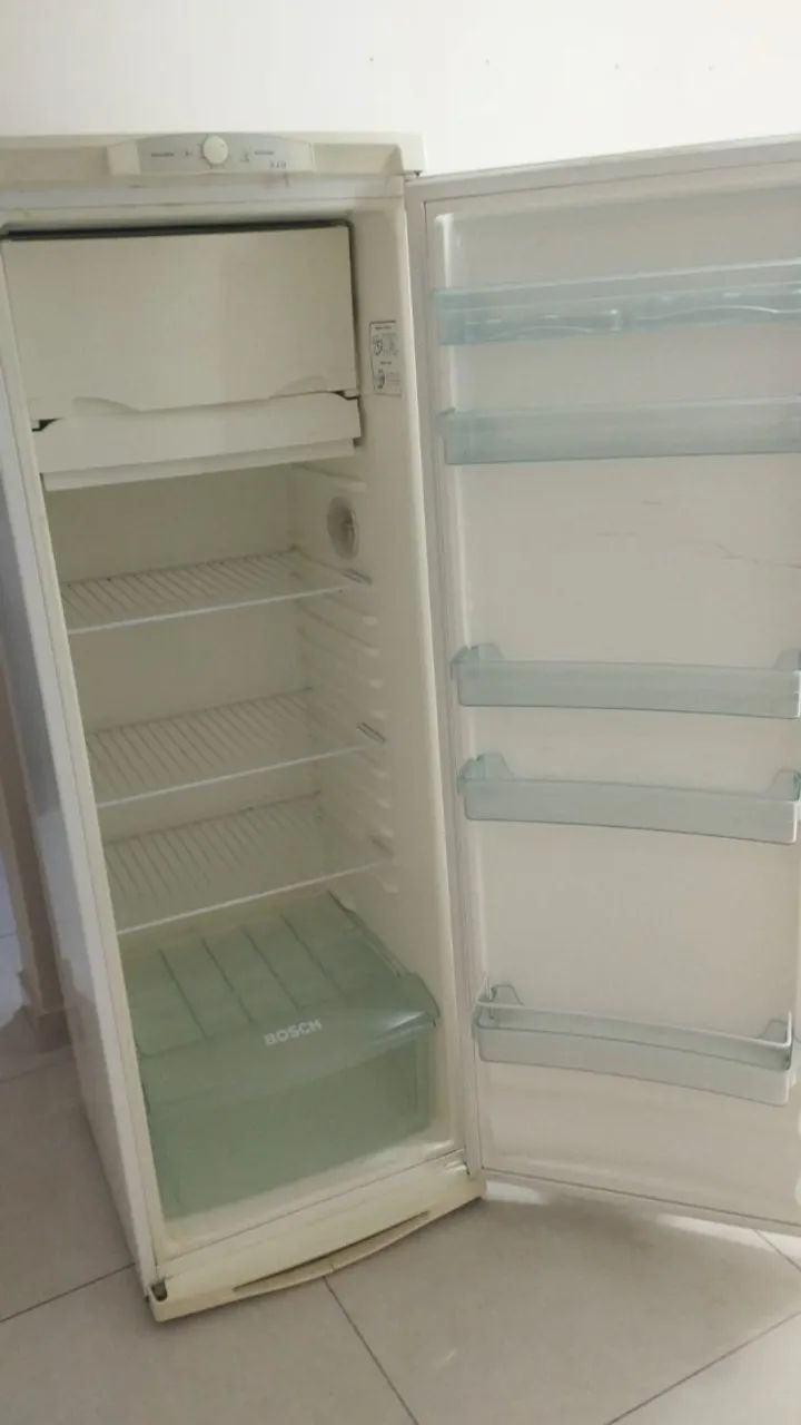 Vendo geladeira Bosch - Foto 4