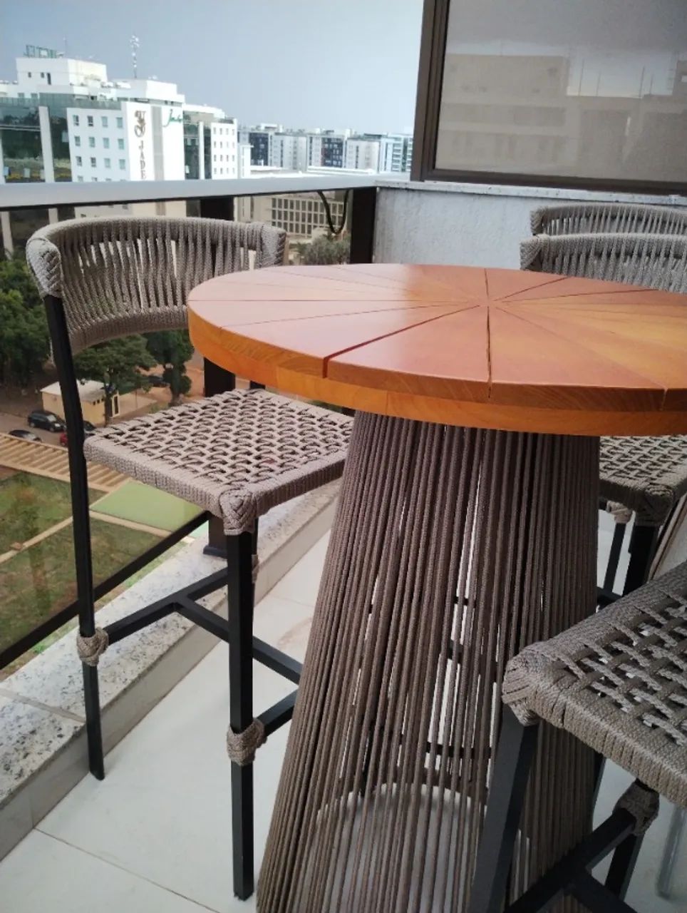 MESA BISTRÔ  COM BANQUETAS DE CORDA - Foto 3