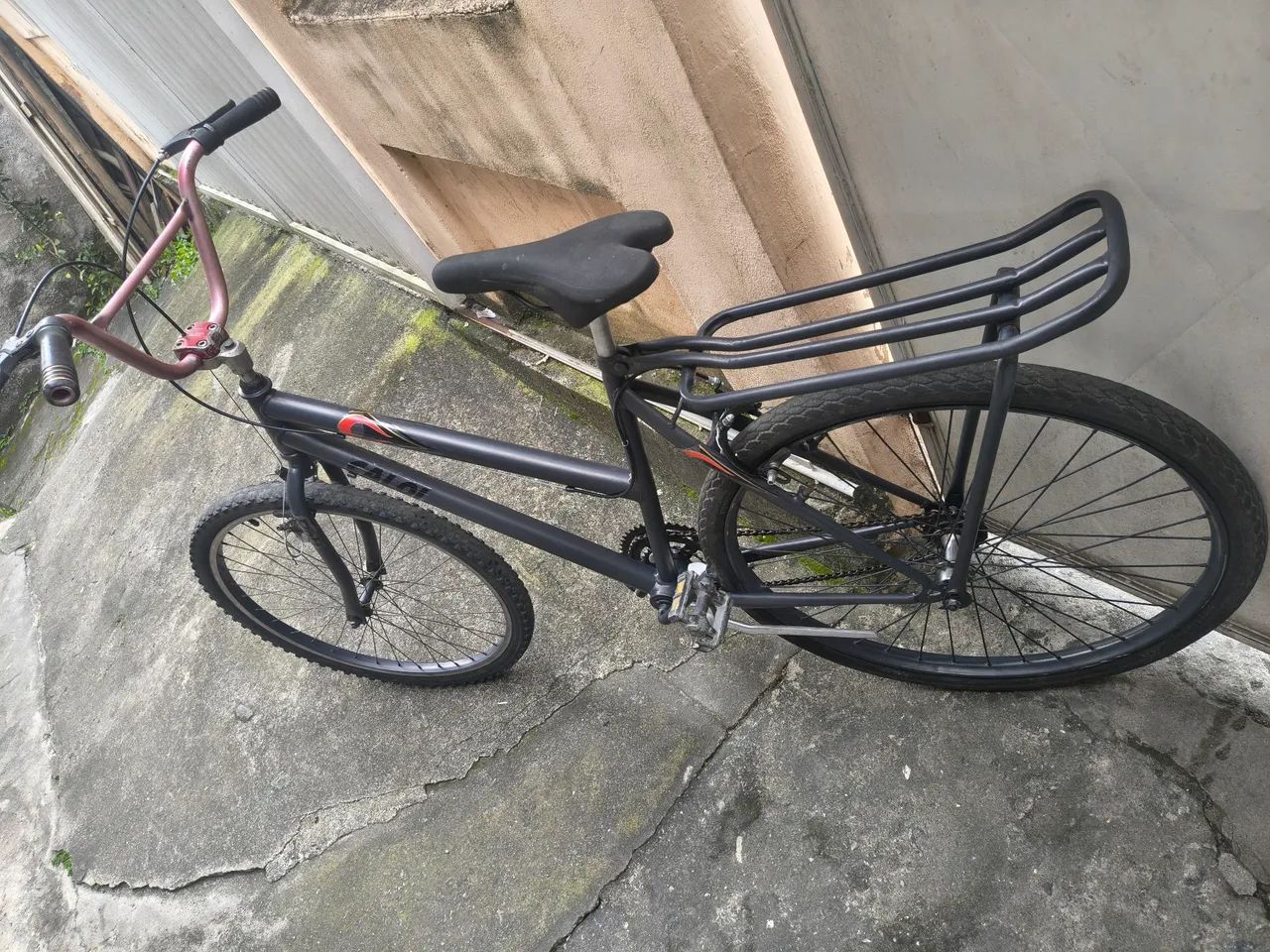 Bicicleta aro 26 com bagageiro  - Foto 3
