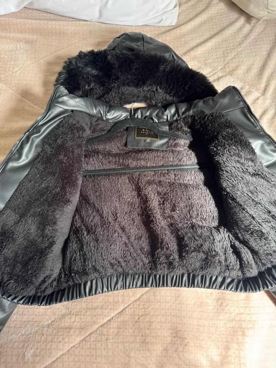jaqueta puffer couro cropped feminina - Foto 3