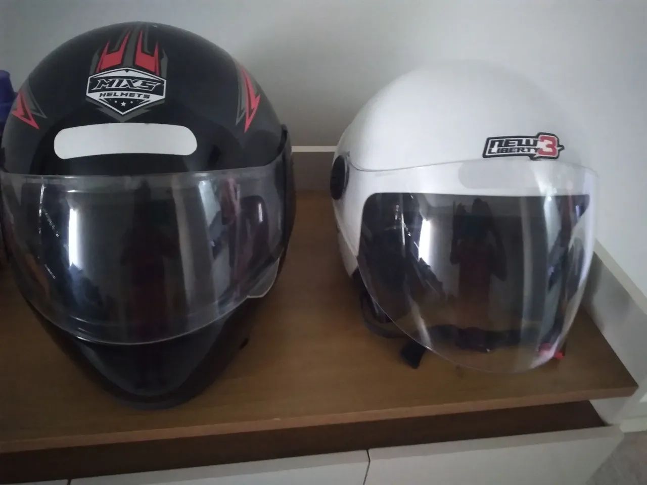 Vendo dois capacete.