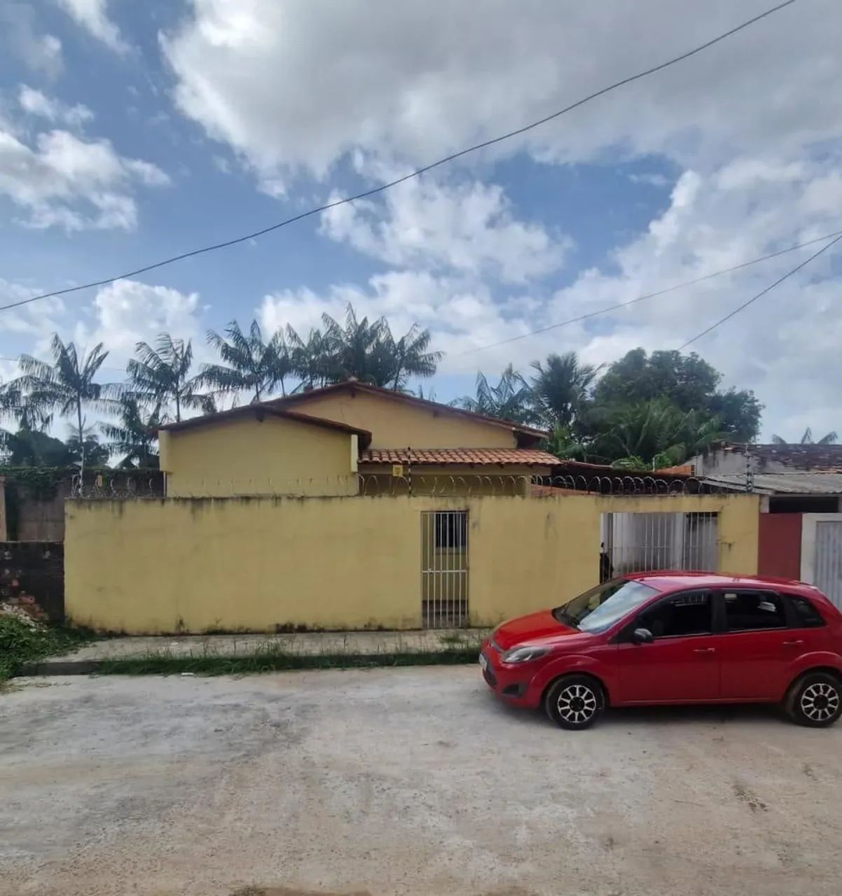 Vendo casa linda e espaçosa.