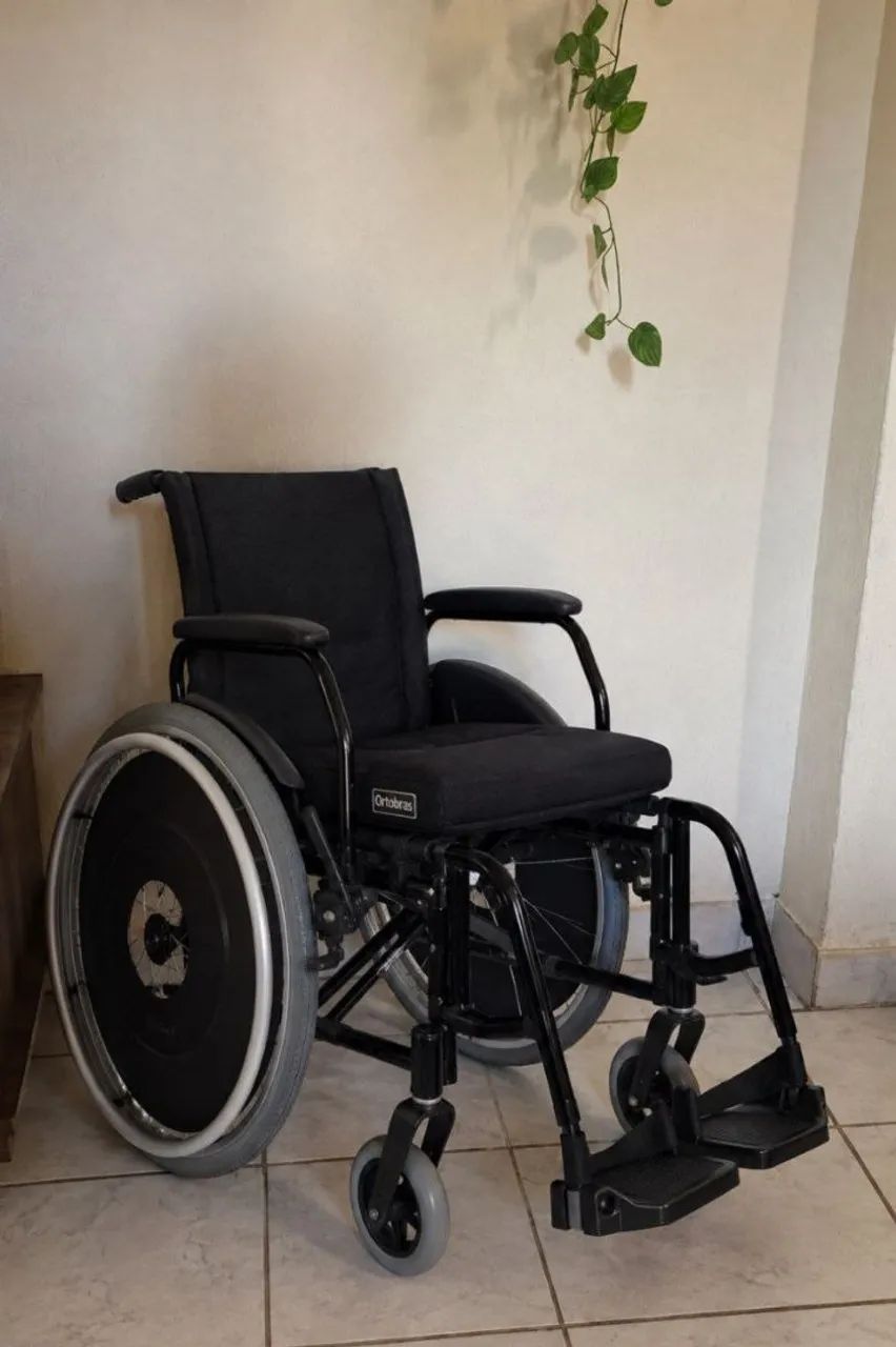 Cadeira de rodas dobrável 