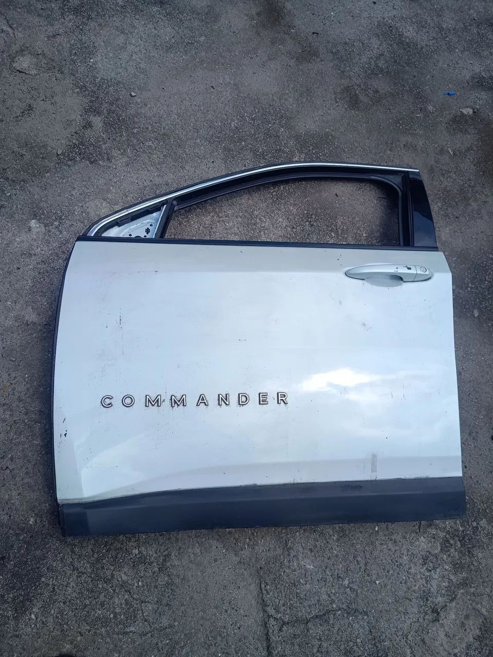 COMANDER PORTA DIANTEIRA ESQUERDA 