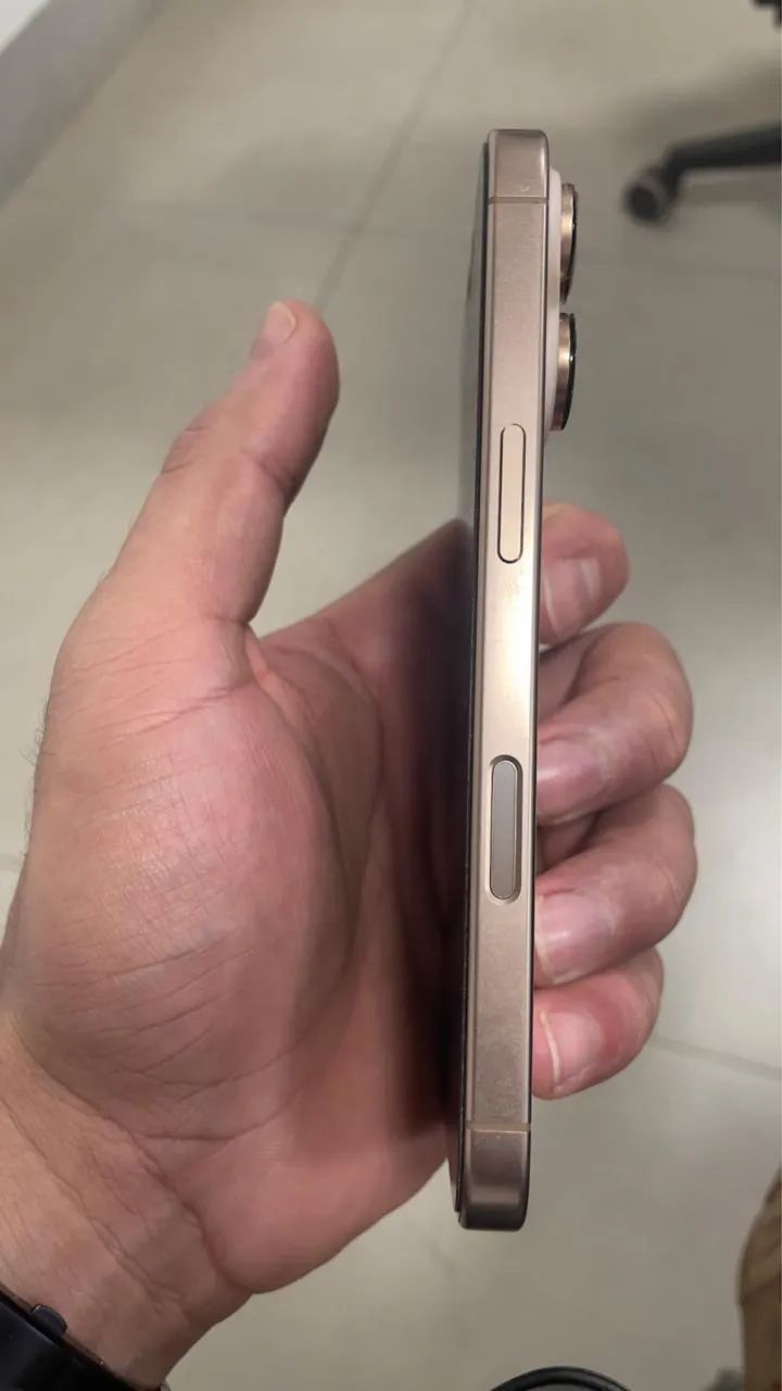 iPhone 16 PRO 256 - Foto 3