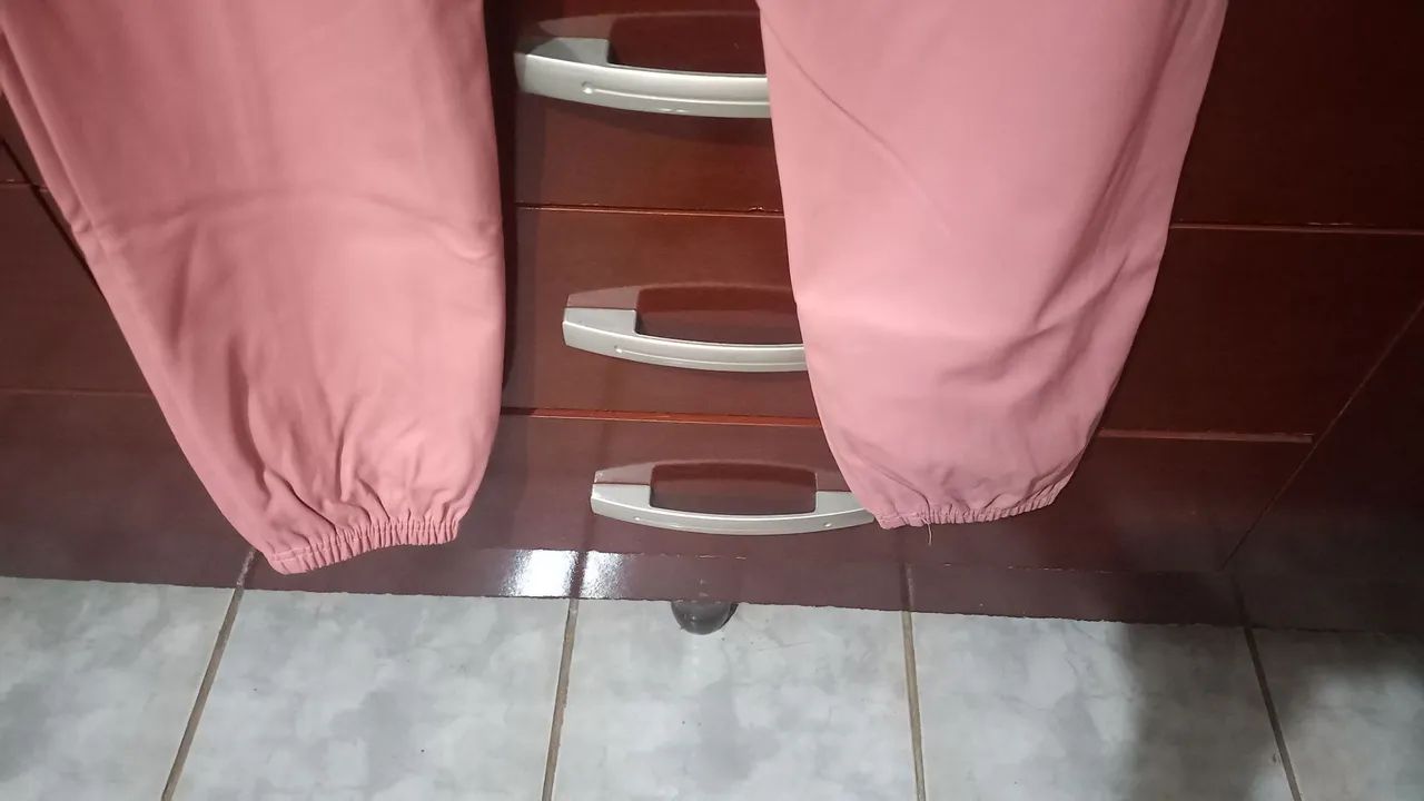 Calça em courino rosa. Tamanho M.  - Foto 5