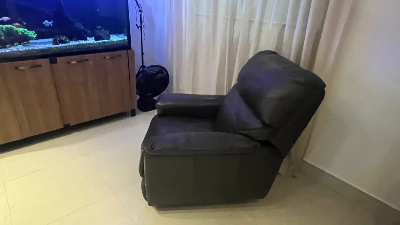 Poltrona Reclinável Elétrica em Couro - Confortável 