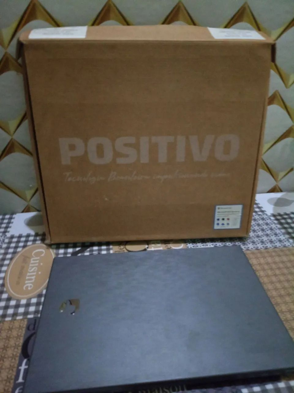 Estou vendendo 1 notebook semi novo 3 mês de uso 