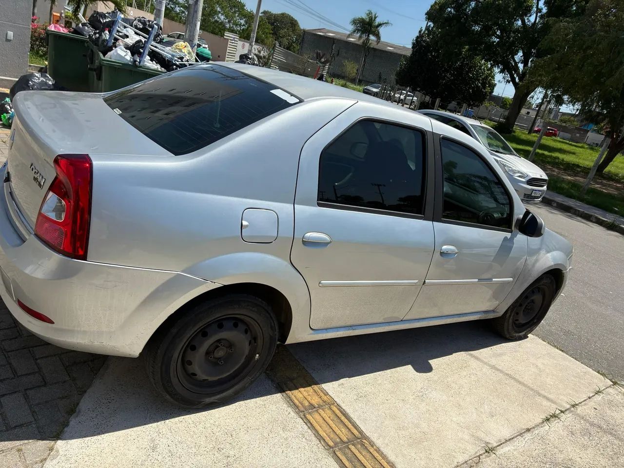 Renault Logan Expression Hi-flex 1.6 8V 4P 2011 - Foto 4