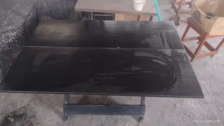 MESA EM MADEIRA PRETA