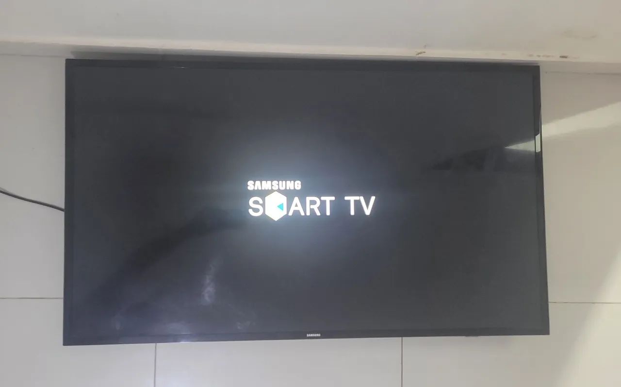 Smart TV LED de 48 polegadas Full HD da Samsung, da Série J5200, lançada no ano de 2015. - Foto 5