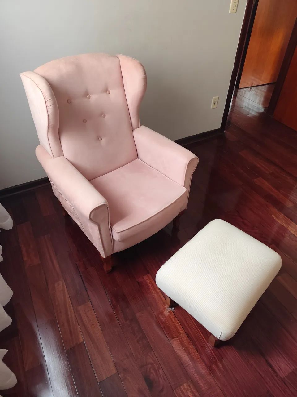 Poltrona de amamentação + puff
