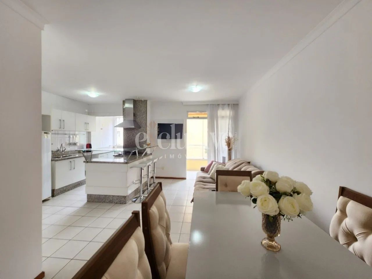 Apartamento para venda de 1 quarto sendo 1 suíte em Coqueiros, Florianópolis/SC.