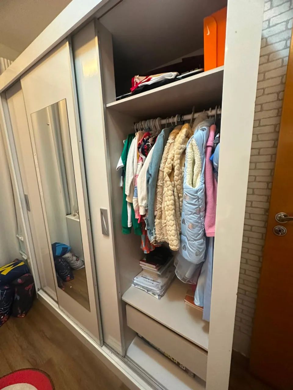 Guarda-roupa grande com 3 portas de correr e espelho - Foto 5