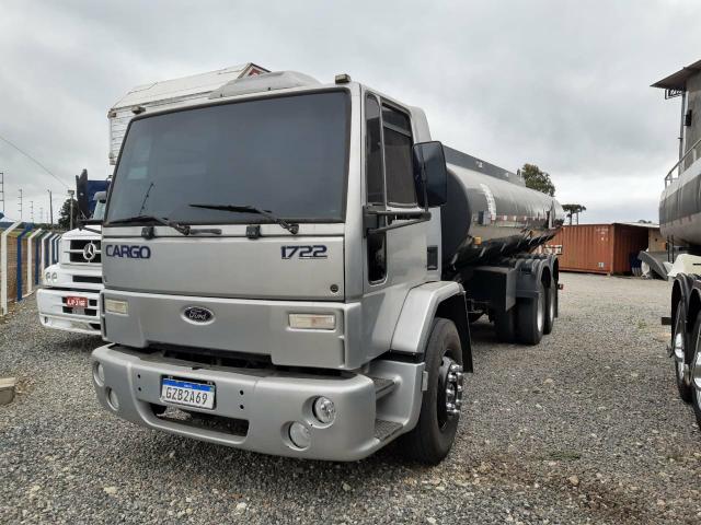 Ford Cargo 1722 Truck com Tanque de Combustível
