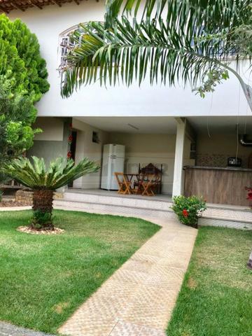 Casa com Ampla Área Sobre Dois Lotes (Esquina)