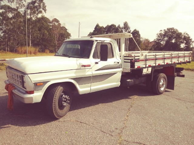 VENDO F4000 ANO 89