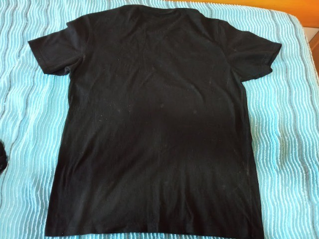 camiseta azul marinho usada - Foto 3