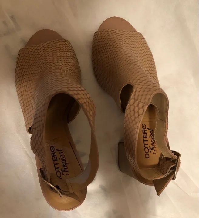 Linda sandália marca Botero, super nova, pouco usada, número 35 - Foto 2