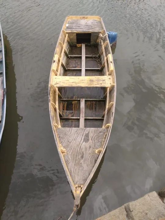 Barco  medindo 3.70 por  1.80