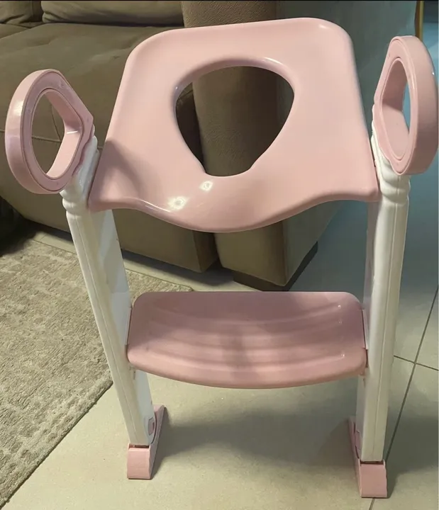 Assento redutor cor rosa marca Buba