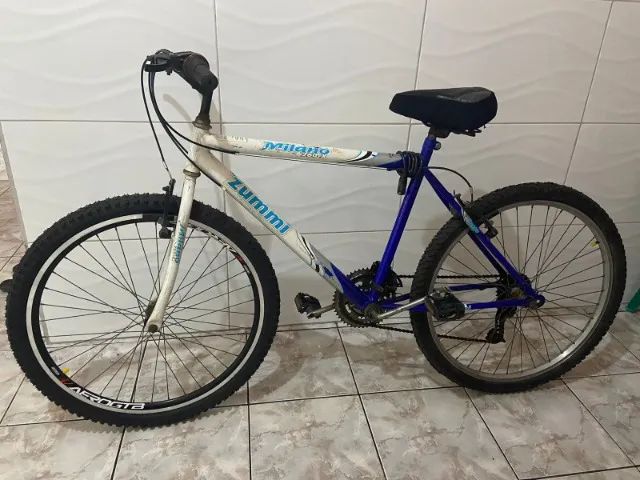 Bicicleta zummi azul/branca