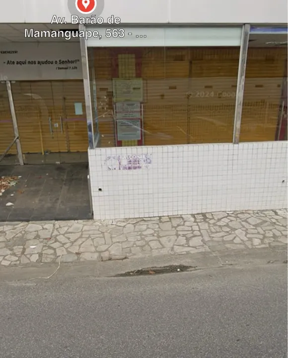 Aluga-se ou vende-se excelente e amplo ponto comercial na Torre