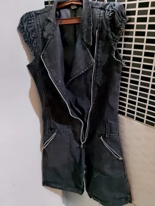 Macacão Jeans muito lindo, Tam P medidas na descrição do anúncio!