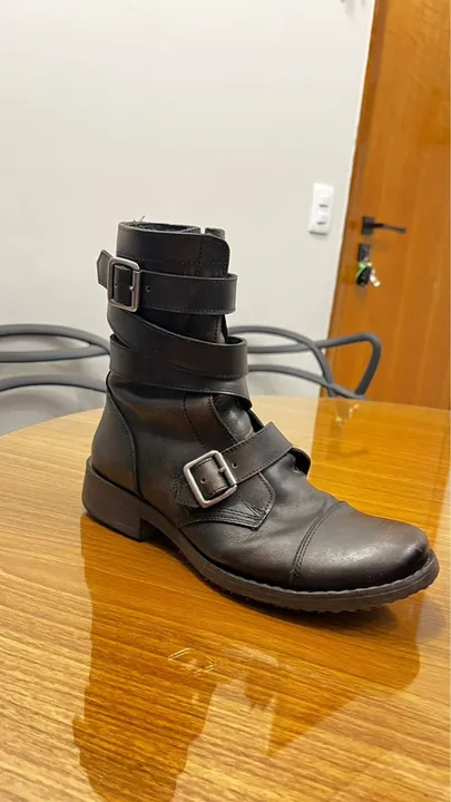 Bota coturno Barcelona . Gustavo Lima