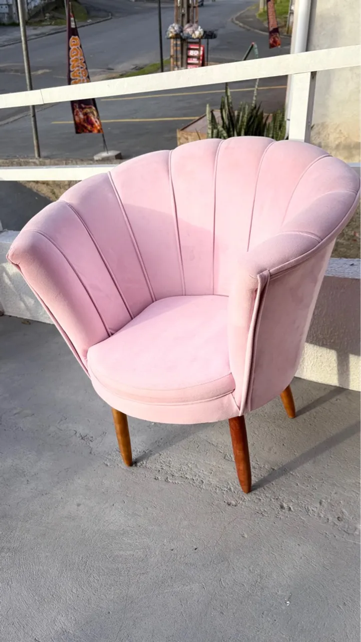 Poltrona Decorativa Rosa Studio 