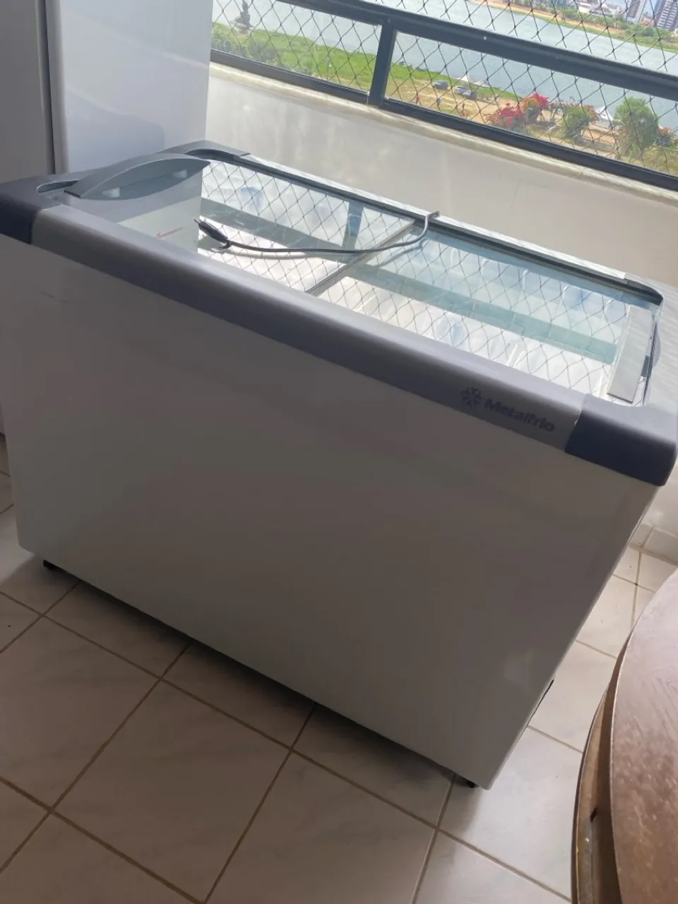 Freezer Horizontal Metalfrio com Tampa de Vidro