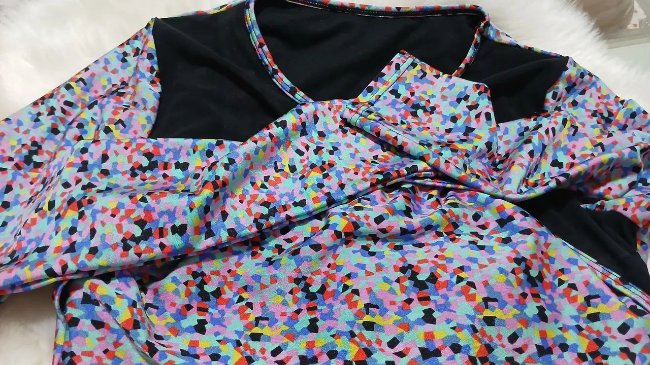 Blusa curta colorida manga longa - Foto 3