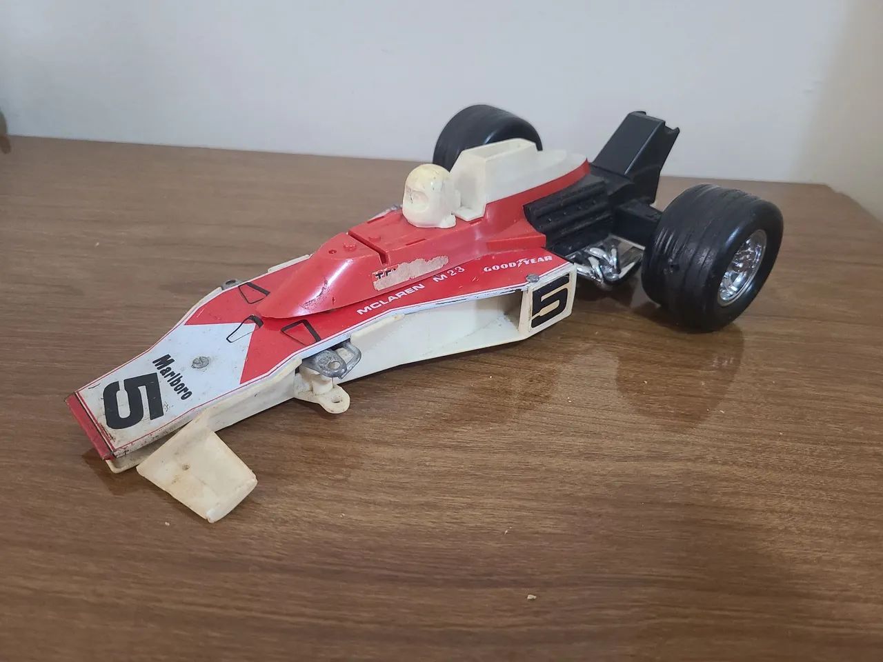 Carrinho Miniatura McLaren M23 Marlboro Glasslite Anos 80 - Foto 2