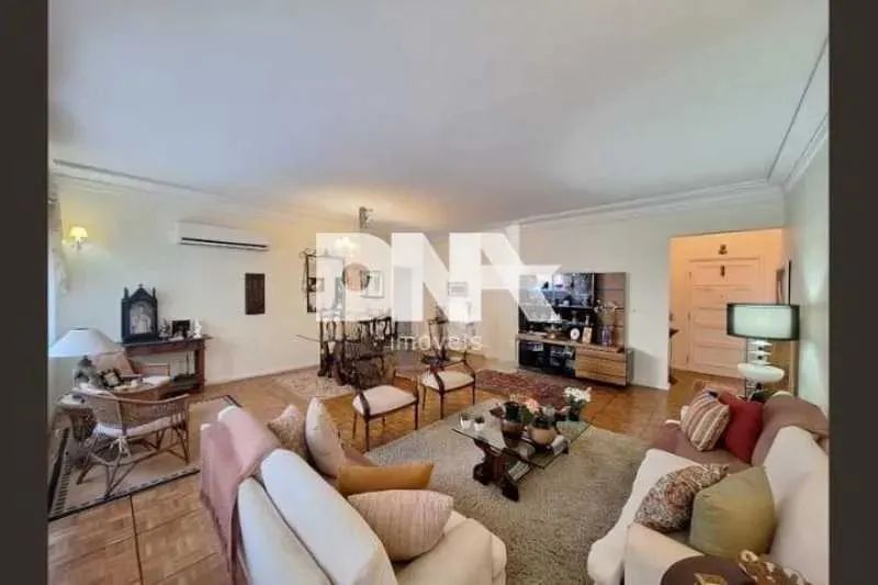 Apartamento : / Residencial / Humaitá